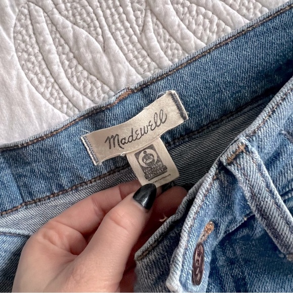 Madewell - The High-Rise Slim Boyjean in Summit Wash: Summerweight Edition - Picture 6 of 13